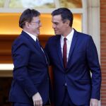 El presidente del Gobierno, Pedro Sánchez, recibió al presidente de la Generalitat valenciana, Ximo Puig, en Moncloa. El jefe del Ejecutivo central confirmó ayer que asistirá a los actos del 9 d’Octubre /EFE