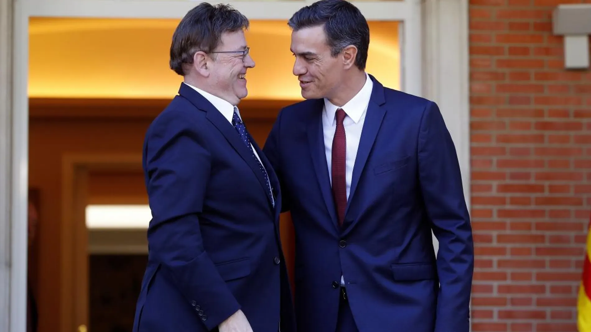 El presidente del Gobierno, Pedro Sánchez, recibió al presidente de la Generalitat valenciana, Ximo Puig, en Moncloa. El jefe del Ejecutivo central confirmó ayer que asistirá a los actos del 9 d’Octubre /EFE