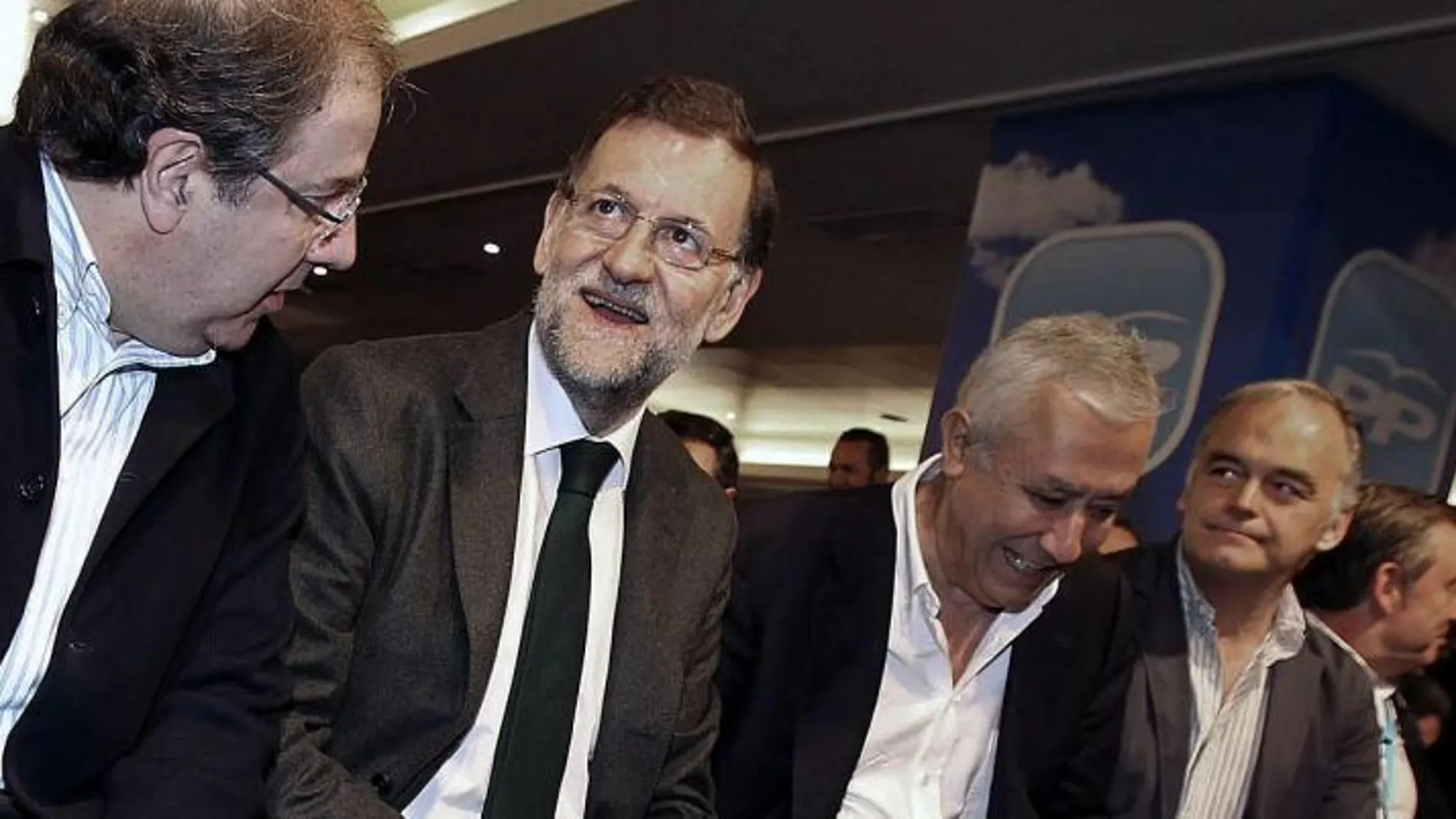 Rajoy, junto a Juan Vicente Herrrera; Javier Arenas y Esteban González Pons, entre otros
