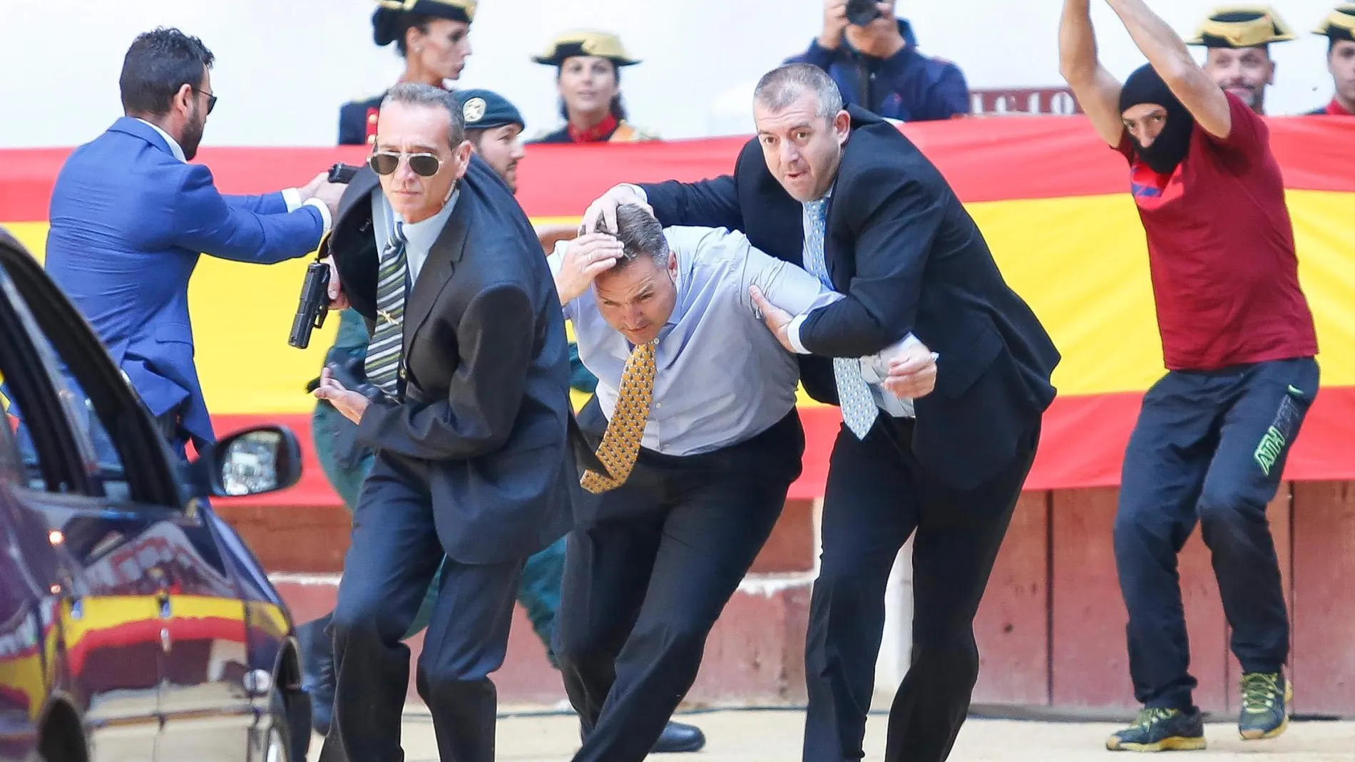 La plaza de toros de León, acoge simulacros y una exposición de las diversas unidades y especialidades con las que cuenta la Guardia Civil en Castilla y León