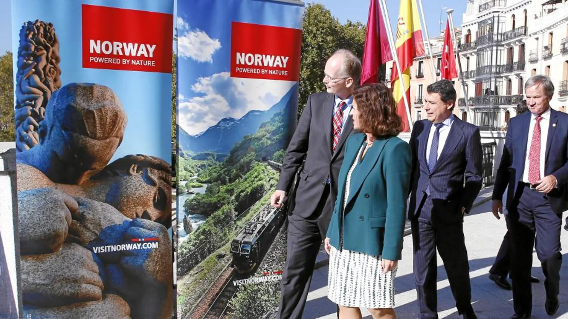 El presidente regional, la alcaldesa de Madrid, el presidente de Norwegian y el embajador Noruego en Madrid, en el acto de presentación de ayer