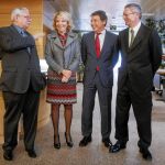 Los expresidentes Leguina, Aguirre y Galladón, junto a Ignacio González, ayer, en la Asamblea