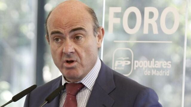 El ministro de Economía y Competitividad, Luis de Guindos, durante su intervención en el Foro del PP de Madrid, hoy en Majadahonda