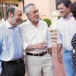 Rubalcaba y Griñán asistieron ayer en Granada a la cena previa del Consejo Territorial donde se reúnen los barones del partido