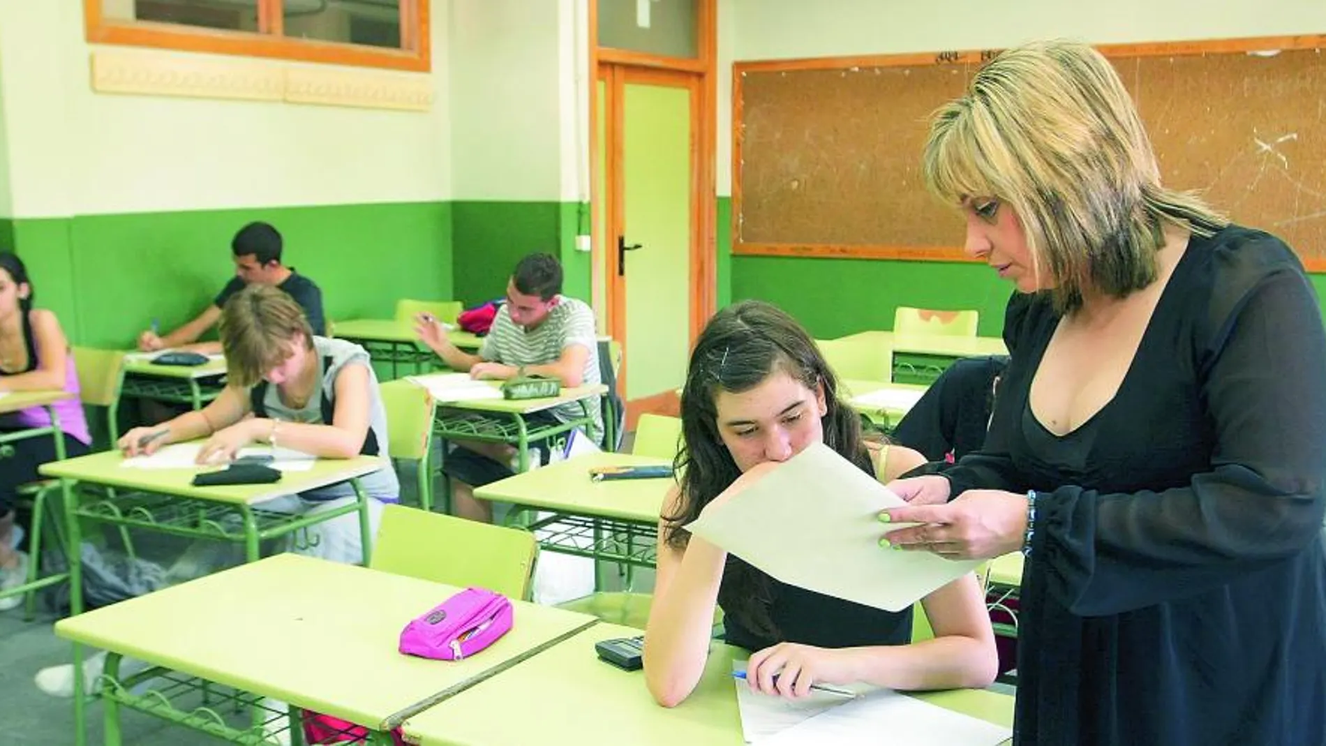 El Departamento que dirige María José Catalá ha contratado a 205 nuevos docentes para que desarrollen actuaciones de refuerzo en los colegios e institutos de la Comunitat