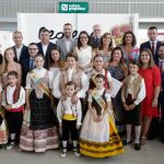 La vicepresidenta del Consell, Mónica Oltra, acudió ayer a la inauguración de la 28º Feria Requenense del Vino, una de las citas monográficas sobre el vino más importantes de la Comunitat Valenciana- LA RAZÓN
