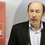 Alfredo Pérez Rubalcaba, durante la rueda de prensa ofrecida tras presidir la reunión del Consejo Territorial del PSOE
