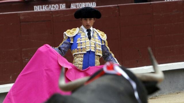 Alberto Aguilar llega a Pamplona tras rozar la Puerta Grande en San Isidro