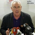 Cayo Lara (c), y los líderes de EUiA, Joan Josep Nuet (i), e ICV, Joan Herrera (d).