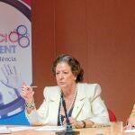 La alcaldesa de Valencia, Rita Barberá y la concejala de Empleo, Beatriz Simón, ayer durante la presentación del plan