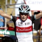 El estadounidense Christopher Horner (Radioshack) celebra su victoria en la décima etapa de la Vuelta a España