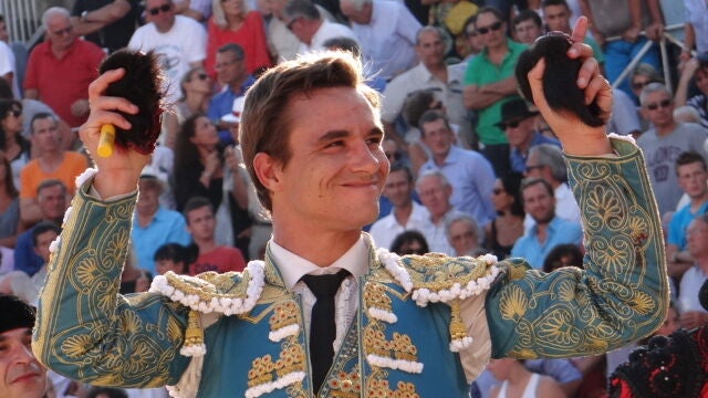 Juan Bautista cortó dos orejas del segundo de la tarde