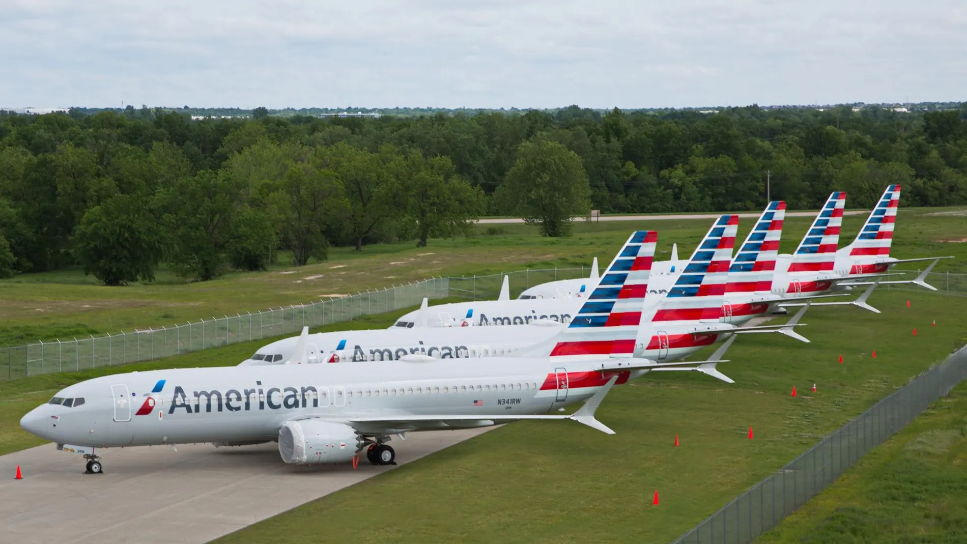Aviones Boeing 737 MAX de la compañía American Airlines estacionados en Tulsa, Oklahoma,