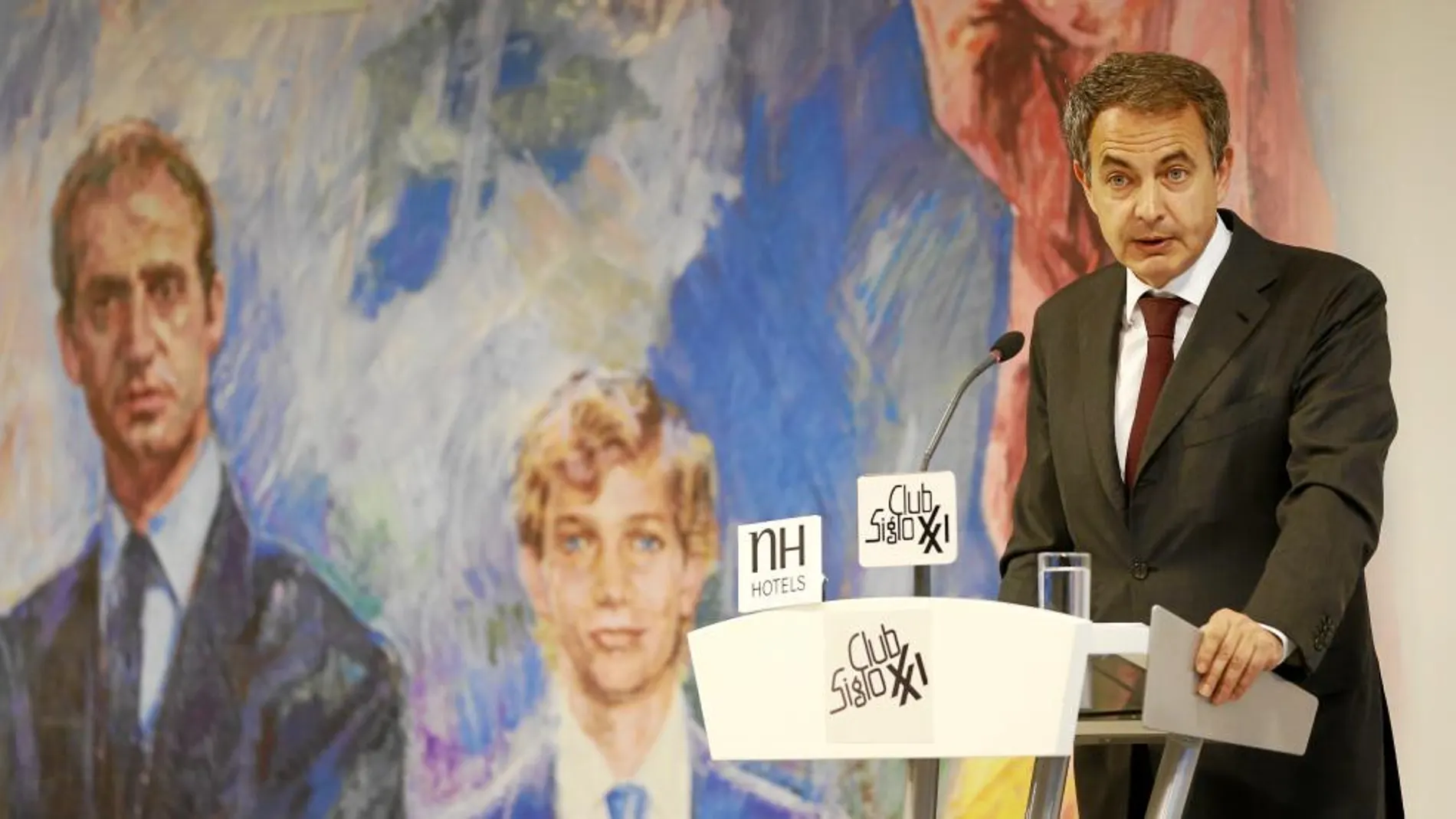 El ex presidente Zapatero durante su conferencia, ayer, en el Club Siglo XXI