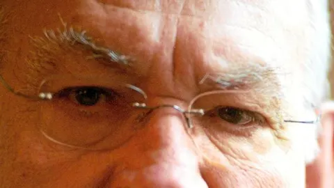 Carácter y talento. Narros era conocido por su carácter en los ensayos, que combinaba con una gran comprensión del actor