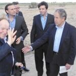 El magnate de los casinos visitó el pasado mayo por sorpresa los terrenos de Alcorcón en los que quiere levantar su macrocomplejo