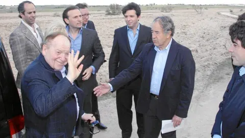 El magnate de los casinos visitó el pasado mayo por sorpresa los terrenos de Alcorcón en los que quiere levantar su macrocomplejo
