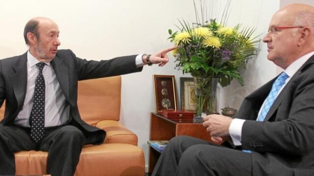 El portavoz de CiU en el Congreso, Josep Antoni Duran Lleida, y el líder del PSOE, Alfredo Pérez Rubalcaba, avisaron ayer a Bruselas de que es el Gobierno español y las Cortes quienes deciden si se tocan impuestos