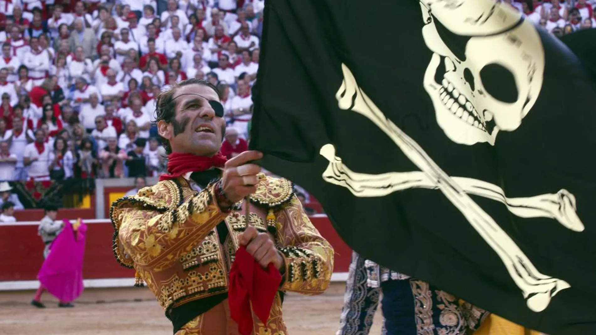 Juan José Padilla, en el pasado San Fermín, dio la vuelta al ruedo con la bandera pirata en mano