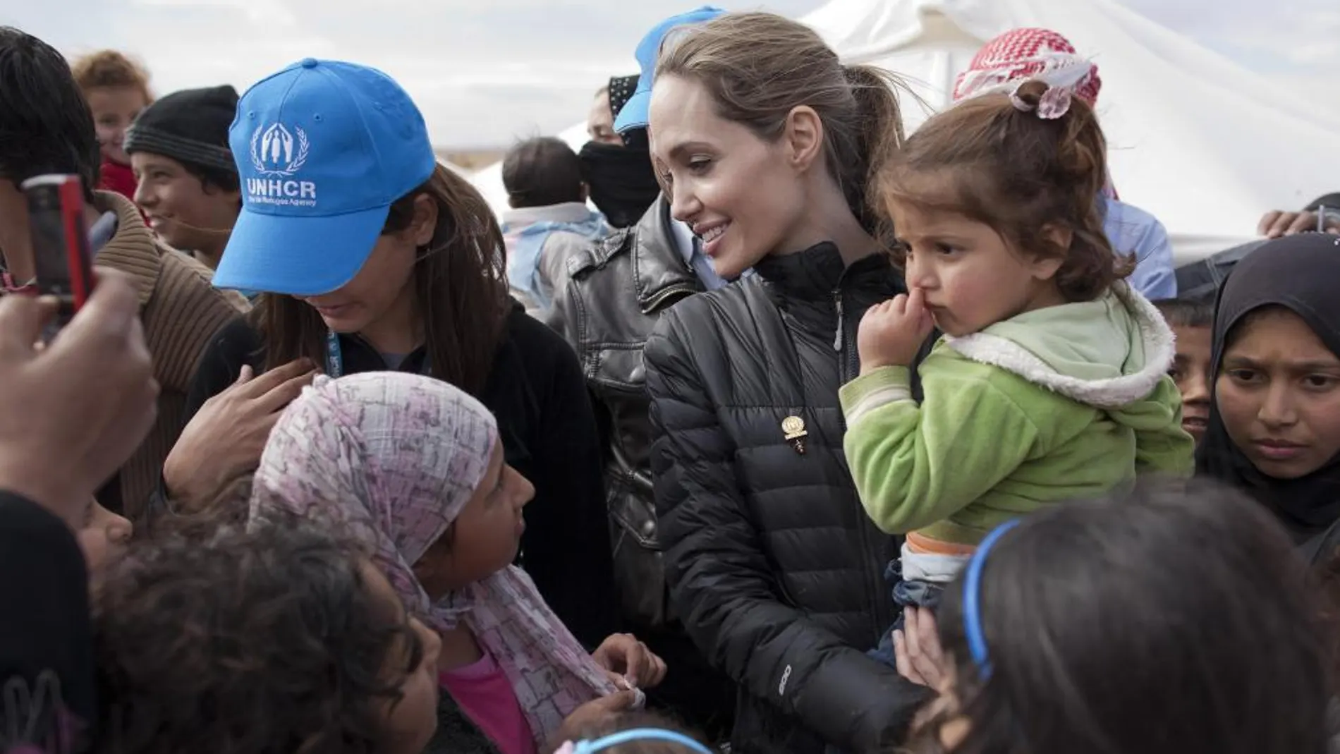 Angelina Jolie ayer, como Envíada Especial de UNHCR en el campo de refugiados de Zaatar, Jordania