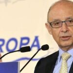 El ministro de Hacienda y Administraciones Públicas, Cristóbal Montoro, durante el desayuno informativo del ciclo "Fórum Europa. Tribuna de Andalucía", en Sevilla.