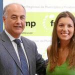 Miguel Ángel García Nieto junto a Soraya Mayo al firmar el convenio