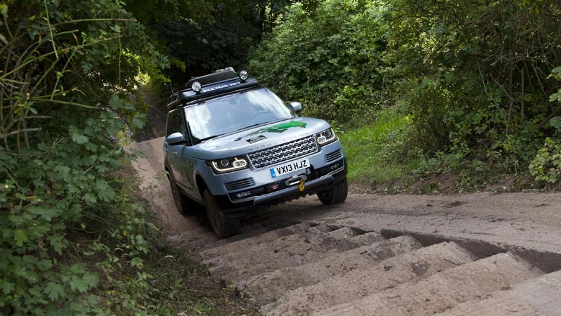 Con el objetivo de demostrar sus aptitudes, tres unidades de estos Range Rover se encuentran haciendo parte de la antigua 'Ruta de la Seda'.