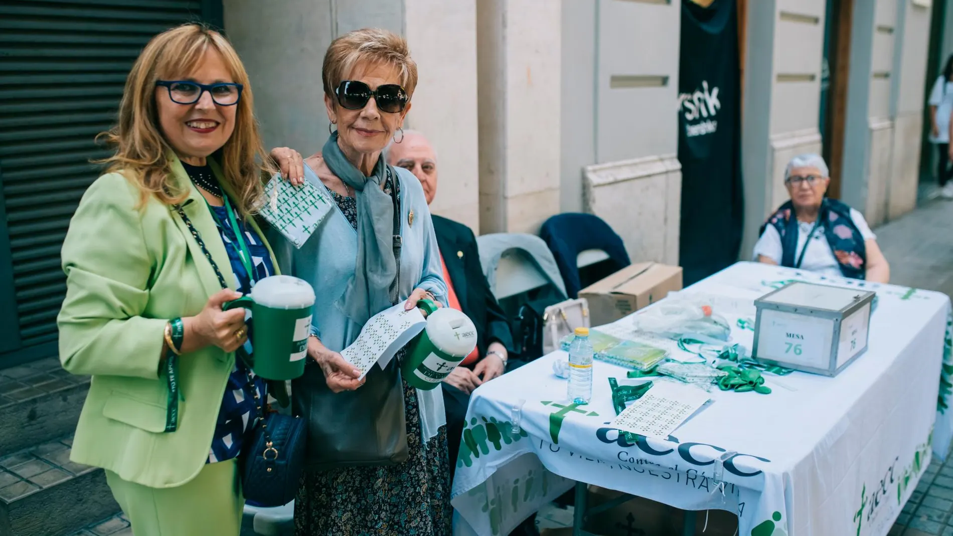 La entidad ha instalado en toda la ciudad de Valencia 146 Mesas Petitorias con 2.000 huchas verdes y ha contado con la ayuda de 1.500 colaboradores