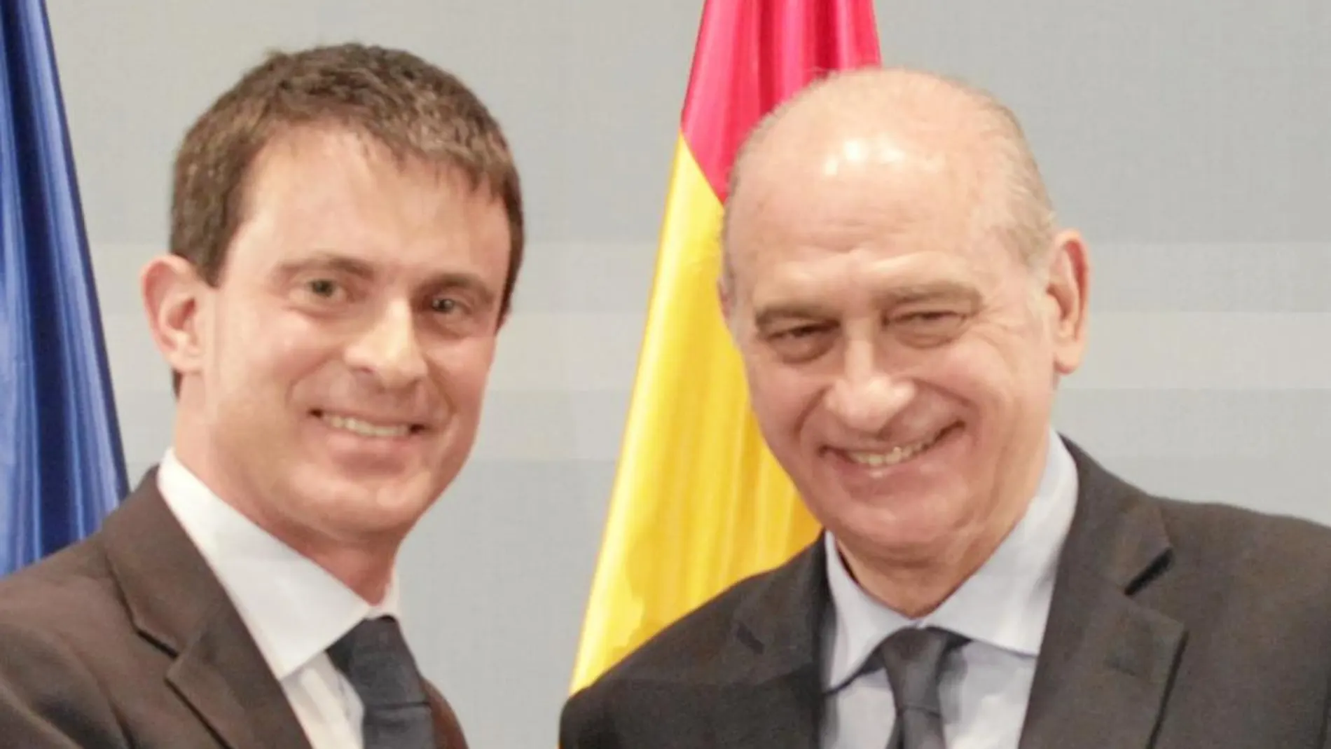 El ministro del Interior, Jorge Fernández, ayer con su homólogo francés, Manuel Valls