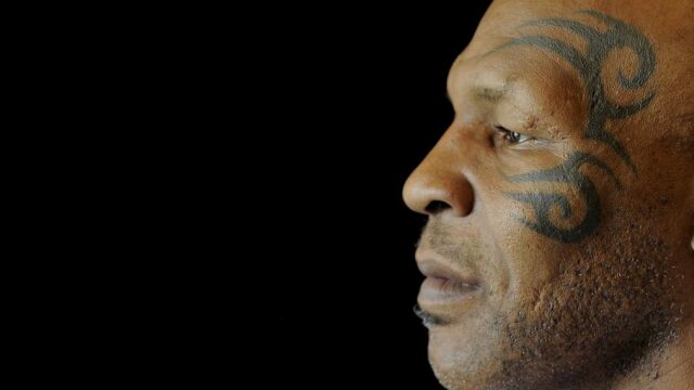 Mike Tyson ha paralizado su esperado combate contra Evander Holyfield.