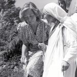 La Reina Sofía, junto a la Madre Teresa de Calcuta en uno de sus viajes solidarios