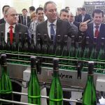 El presidente Fabra durante una visita a las Bodegas Petrer
