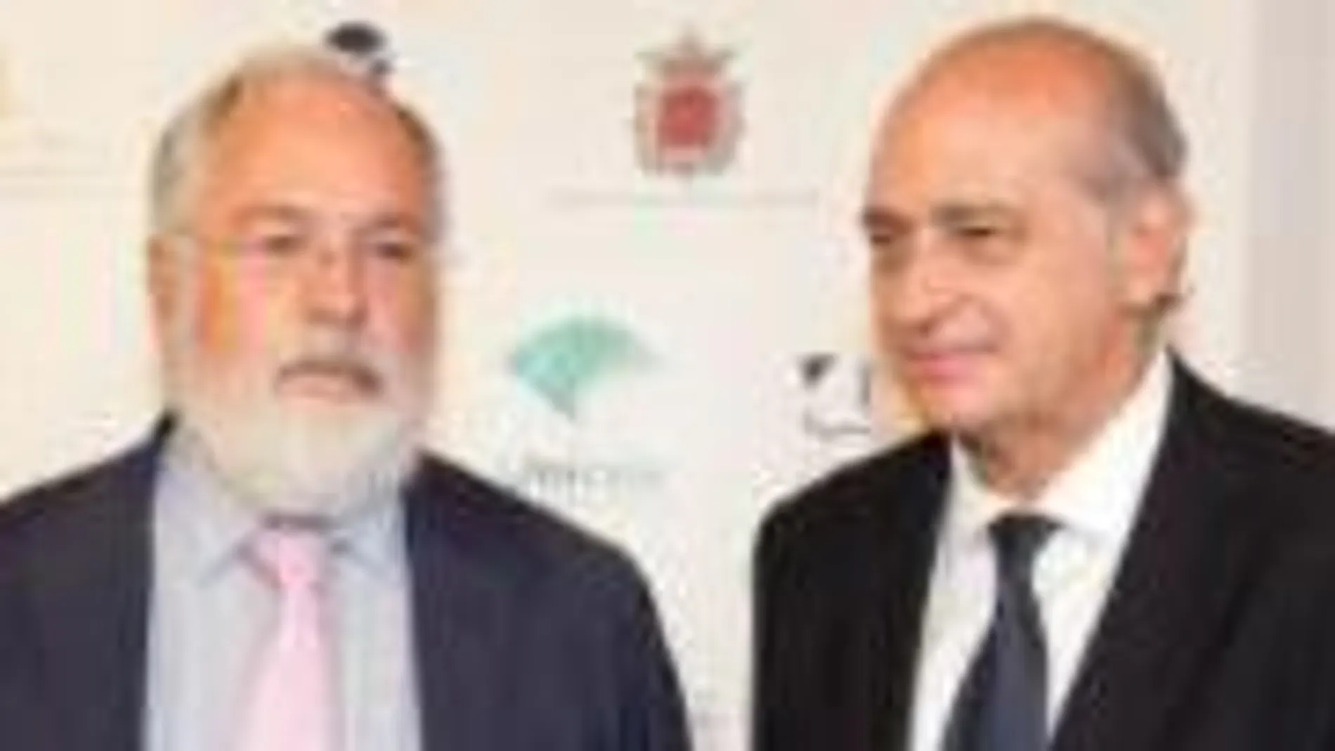 Miguel Arias Cañete y Jorge Fernández Díaz han participado en los cursos de verano de la Universidad de Málaga