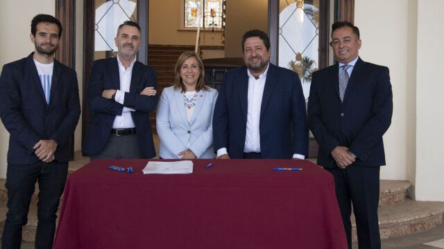 Díaz (Maraworld), Jiménez (Lanzadera),  Susana Marqués, alcaldesa de Benicàssim, Javier Moliner, presidente de la Diputación y Diego Basco presidente del CEEI