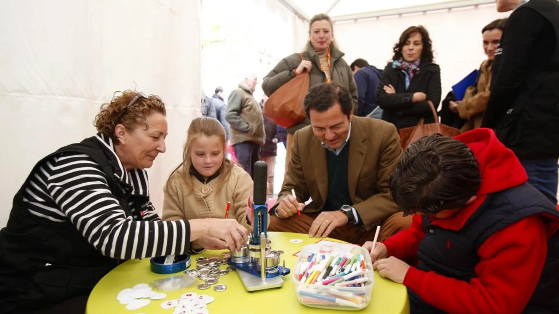 La Comunidad celebra el Día del Niño con talleres y juegos orientados al fomento de la convivencia vecinal