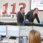 El consejero Antonio Silván y el director de Protección Civil, Fernando Salguero, visitan la nueva sala de respaldo del 112