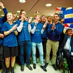 Miembros de las juventudes de la CDU celebran ayer los resultados de las elecciones europeas y de su candidato Manfred Weber / Efe