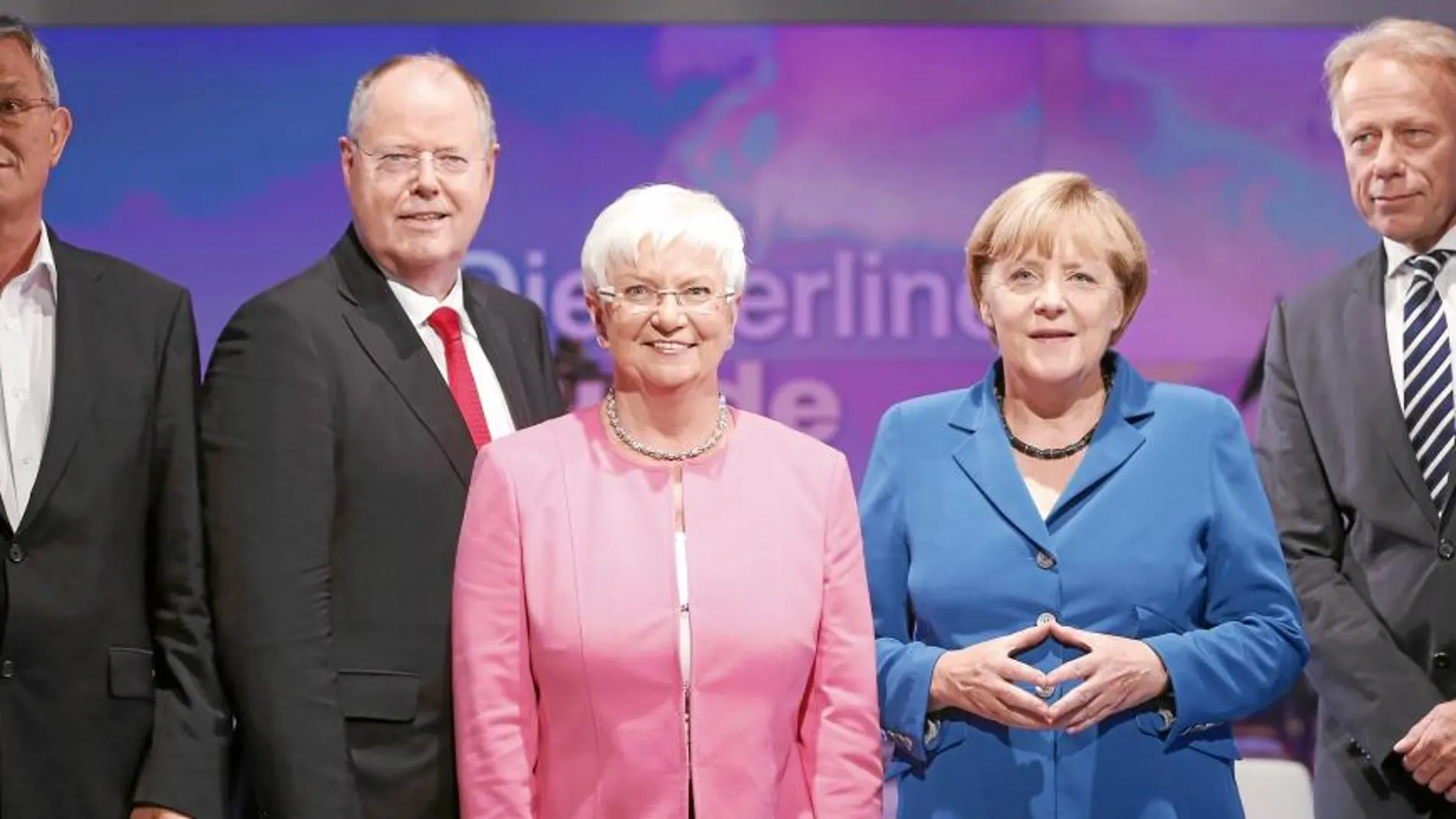 Peer Steinbrück (segundo por la izquierda) junto al resto de los principales candidatos