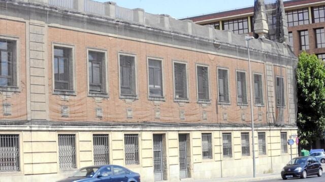 Medio centenar de empresas aspiran a modernizar la Aduana de Sevilla