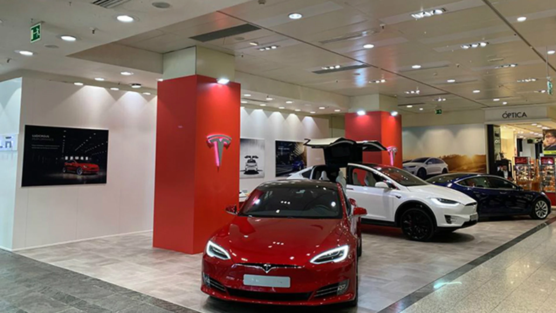 En la tienda de Tesla podemos ver los modelos más actuales de la marca