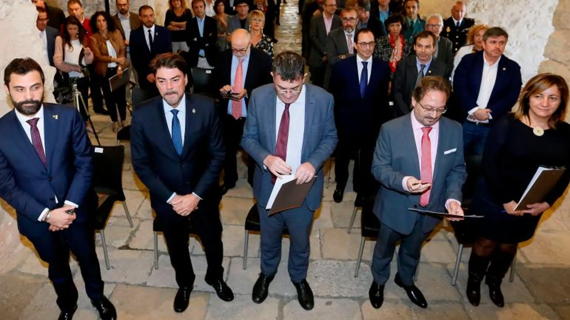 El acto de la conmemoración de los 600 años de la Generalitat valenciana contó con la presencia de Roger Torrent, presidente del Parlament catalán. Lo presidió Morera ante la ausencia de Ximo Puig