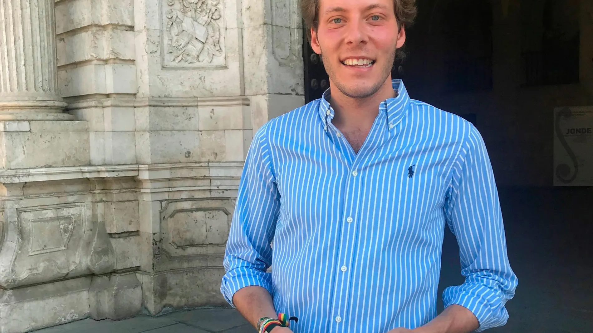 Hace cuatro meses José Veira, un joven nacido en Sevilla hace 26 años, se planteaba cuál sería su futuro profesional, hace tres le propusieron presentarse a la Alcaldía / Foto: Efe
