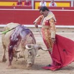 Iván Fandiño remata por abajo una tanda a un toro de Fuente Ymbro el pasado sábado