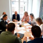 José Antonio Diez durante una reunión con jóvenes/Ep