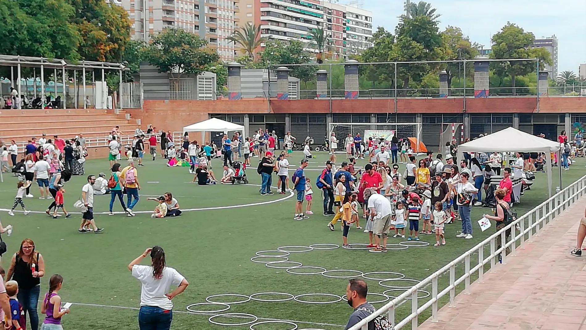 La fiesta de fin de curso se celebró ayer en el Campo de fútbol 7 en el cauce del río
