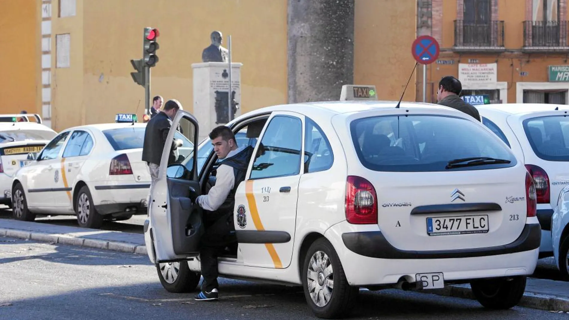 Los taxistas deberán realizar aportaciones a la nueva ordenanza