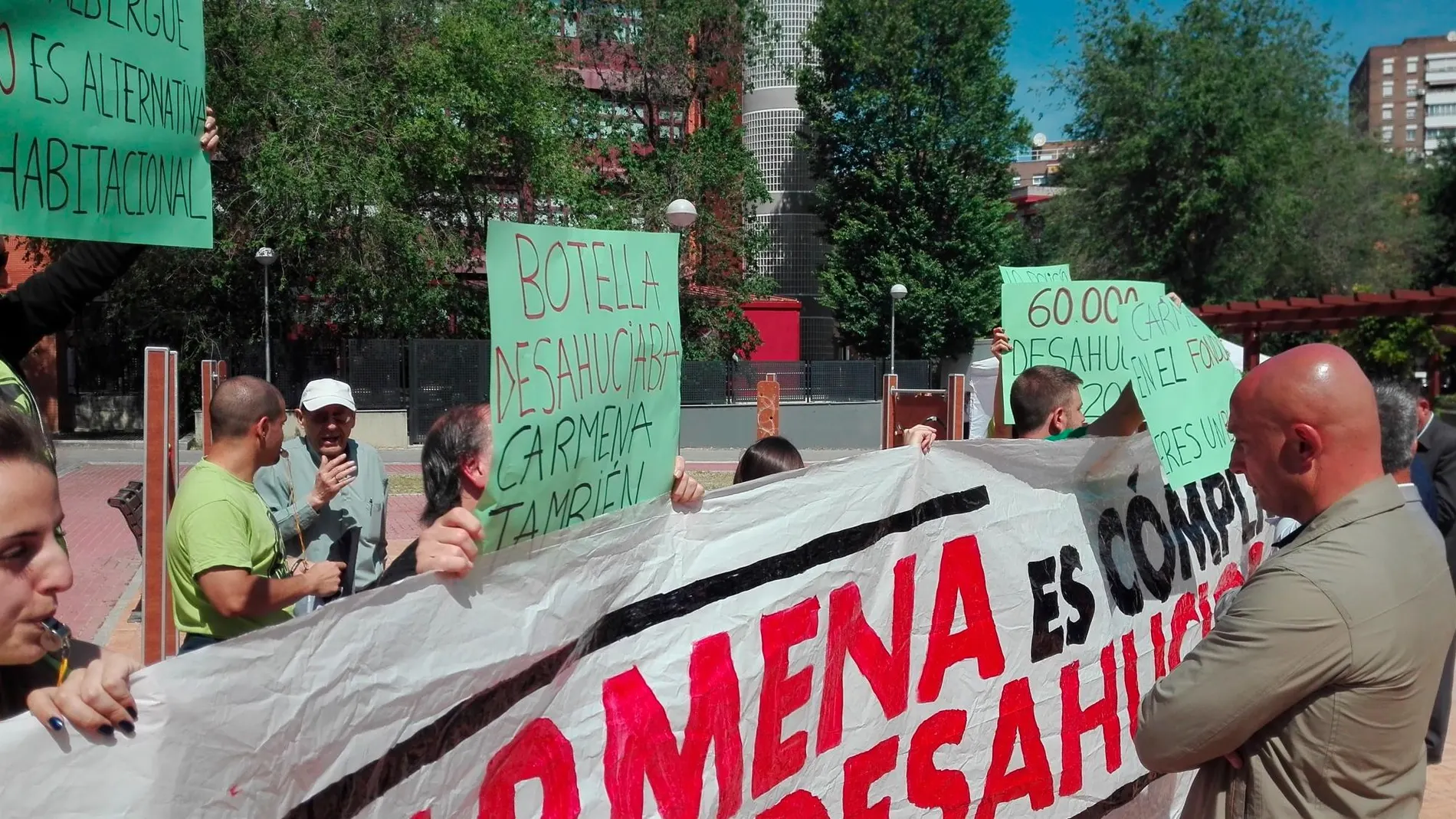 Activistas de 'Stop Desahucios' irrumpen en un acto de Carmena al grito de 'No toleramos un desahucio más/Foto: Ep