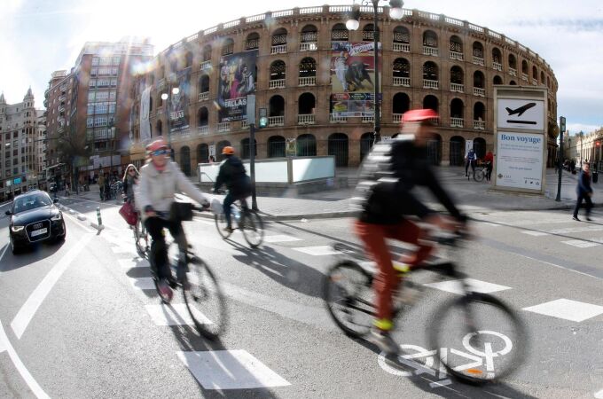 Los carriles bici tienen tantos usuarios como detractores en la ciudad de Valencia