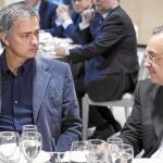 José Mourinho compartió ayer mesa con el presidente del club