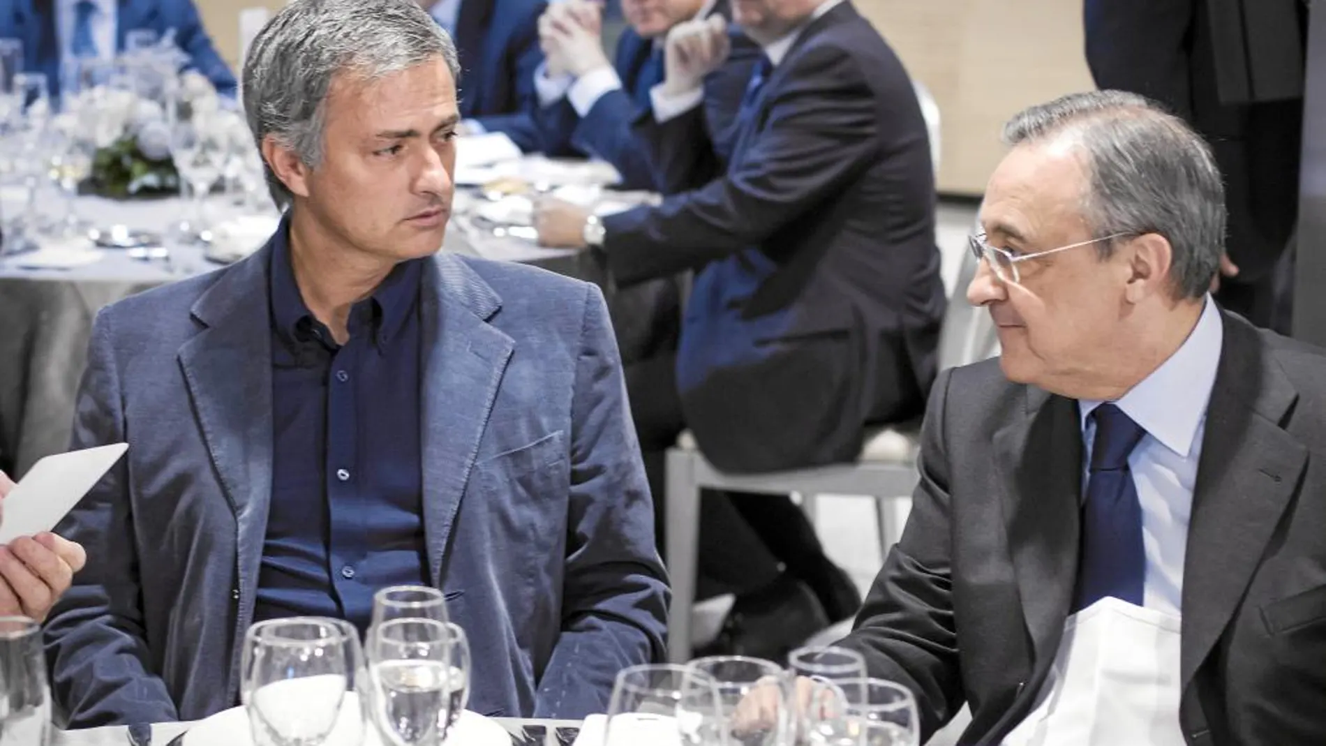 José Mourinho compartió ayer mesa con el presidente del club